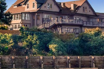 Noyo Harbor Inn Restaurant and Tavern