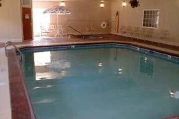  Rodeway Inn Carmel (Previously; Comfort Suites Carmel) 9