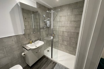 Bathroom shower