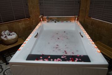 Jetted tub