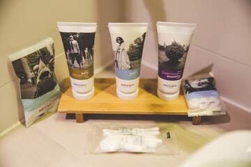 Bathroom amenities