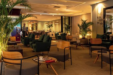 Lobby lounge