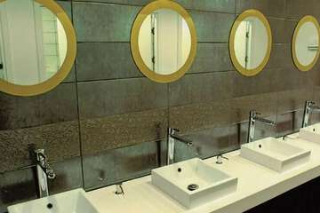 Bathroom sink