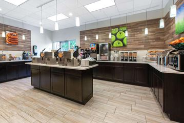 Breakfast/Coffee Service 31 of 35