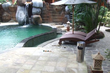 Pool waterfall