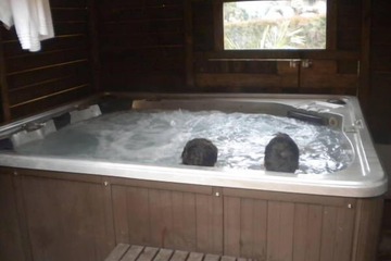 Indoor spa tub