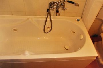 Jetted tub