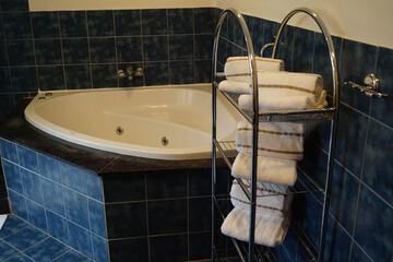 Jetted tub