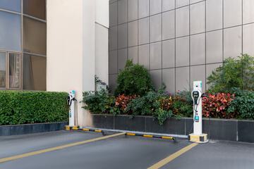 Electric vehicle charging station
