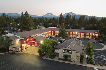 Sisters Inn & Suites