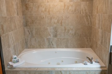 Jetted tub
