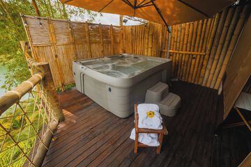 Jetted tub