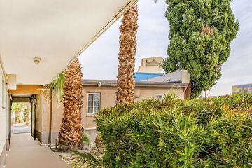 Ballroom/Hall 18 of 19