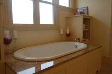 Deep Soaking Bathtub