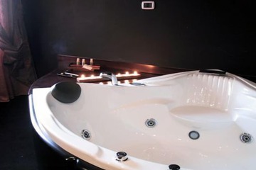 Jetted tub