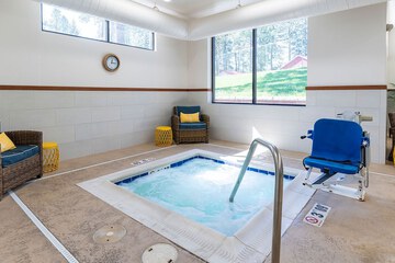 Indoor spa tub