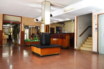 Check-in/check-out kiosk