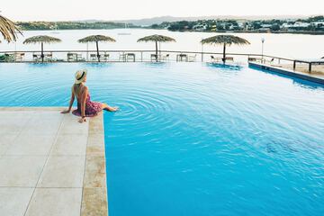 Infinity pool
