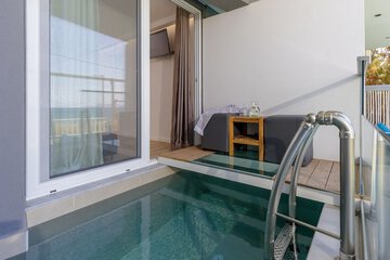 Private pool