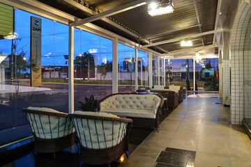 Lobby lounge