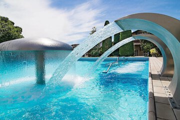 Pool waterfall