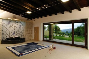 Indoor spa tub