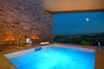 Private spa tub