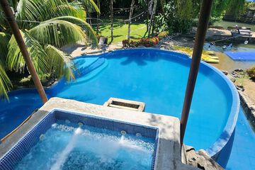 Pool waterfall