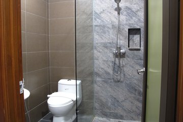 Bathroom shower