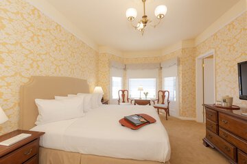 Room 27 of 39