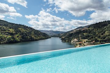 Infinity pool