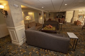 Lobby lounge