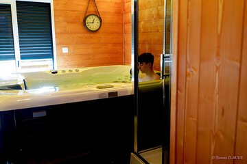 Indoor spa tub