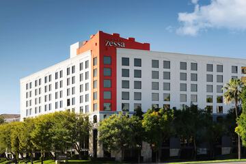 Hotel Zessa Orange County Airport a DoubleTree by Hilton