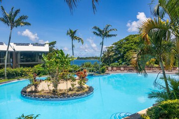 Poolside bar