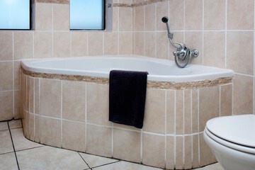 Deep soaking bathtub