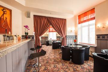 Lobby lounge