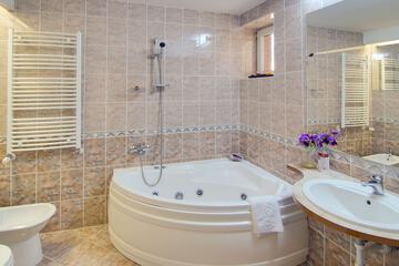 Jetted tub