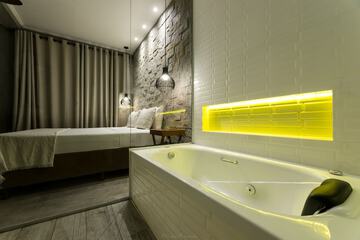 Private spa tub