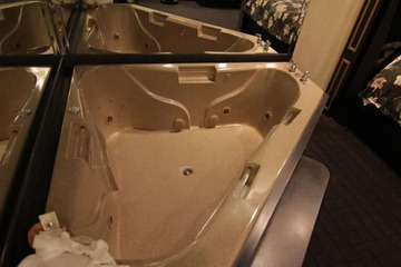 Jetted tub