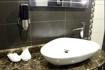 Bathroom sink