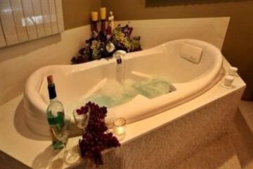 Deep Soaking Bathtub