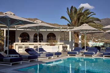 Poolside bar