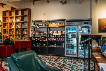 Lobby lounge