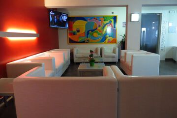 Lobby lounge