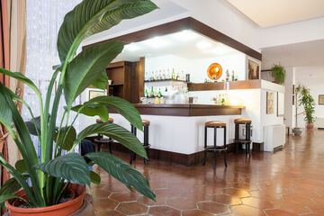 Lobby lounge