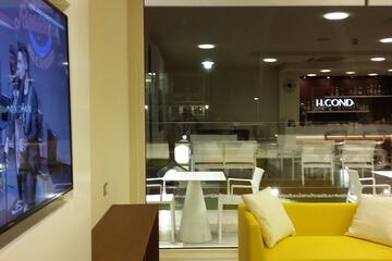 Lobby lounge