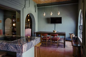 Lobby lounge
