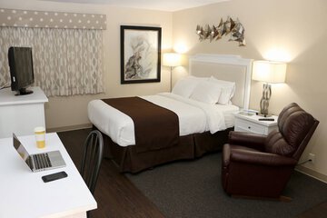 Klopfenstein Inn & Suites