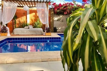 Poolside bar